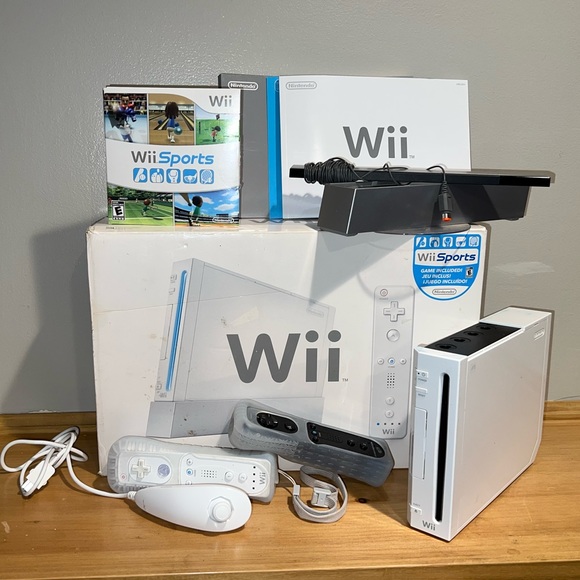 Nintendo Other - Nintendo Wii Console / 2 Controllers + 1 Game